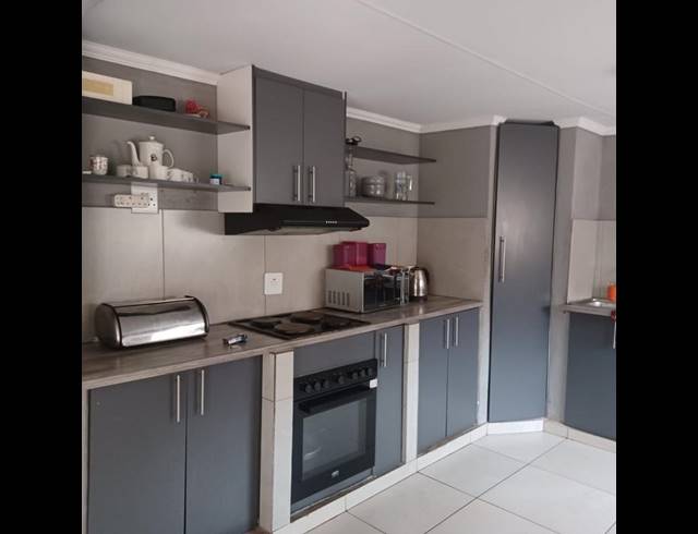 4 BEDROOM HOUSE FOR SALE IN ENNERDALE EXT 1